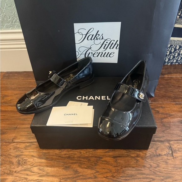 CHANEL Glossy Black Mary Jane Flats - Picture 7 of 10